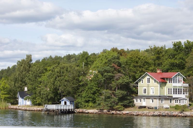 Lakeside Cottage on Tree-Lined Shore