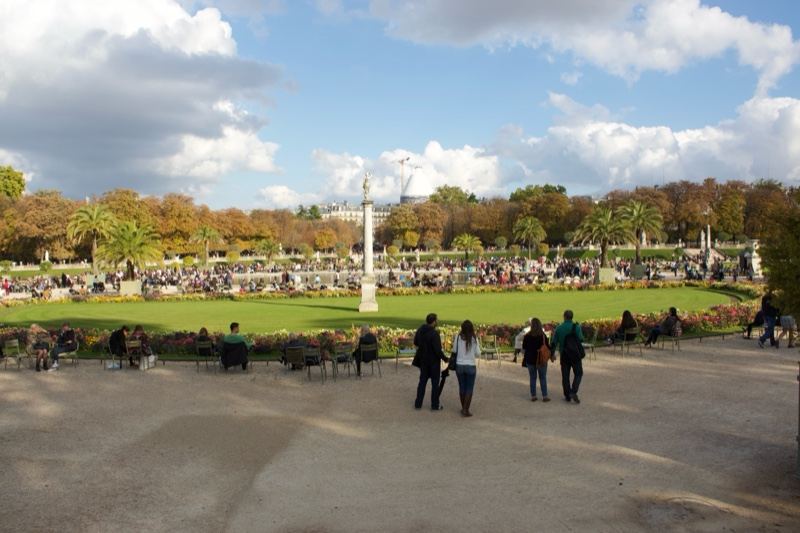 Paris Garden Park Visitors Autumn Day