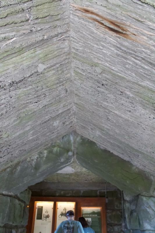 Vaulted concrete entrance ceiling