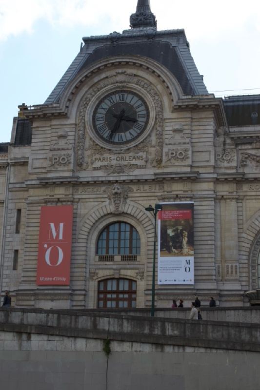Musée d'Orsay facade with clock