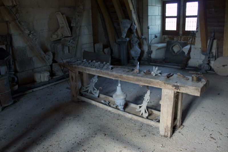 Rustic workshop with plaster sculptures
