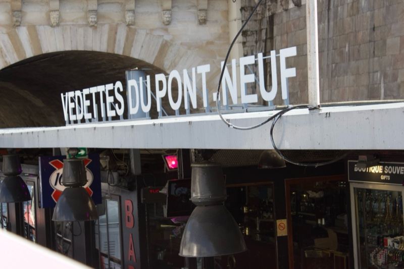 Sign for Vedettes du Pont Neuf