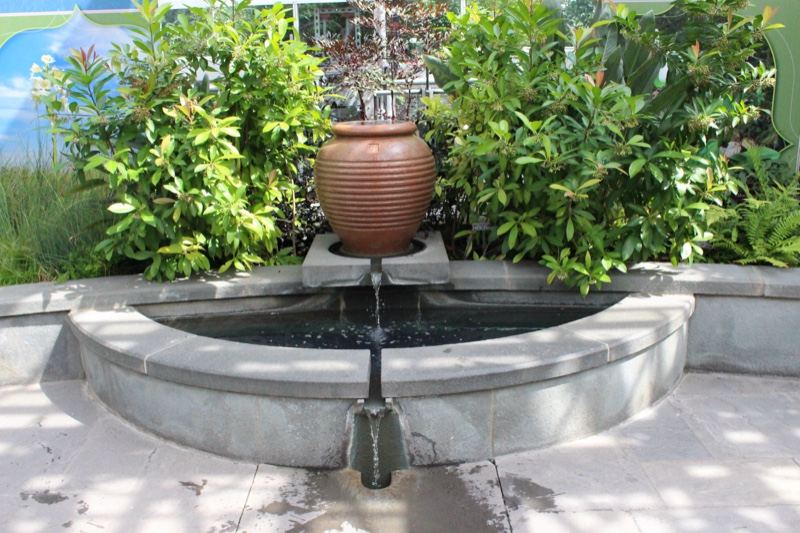 Garden Fountain With Ceramic Pot
